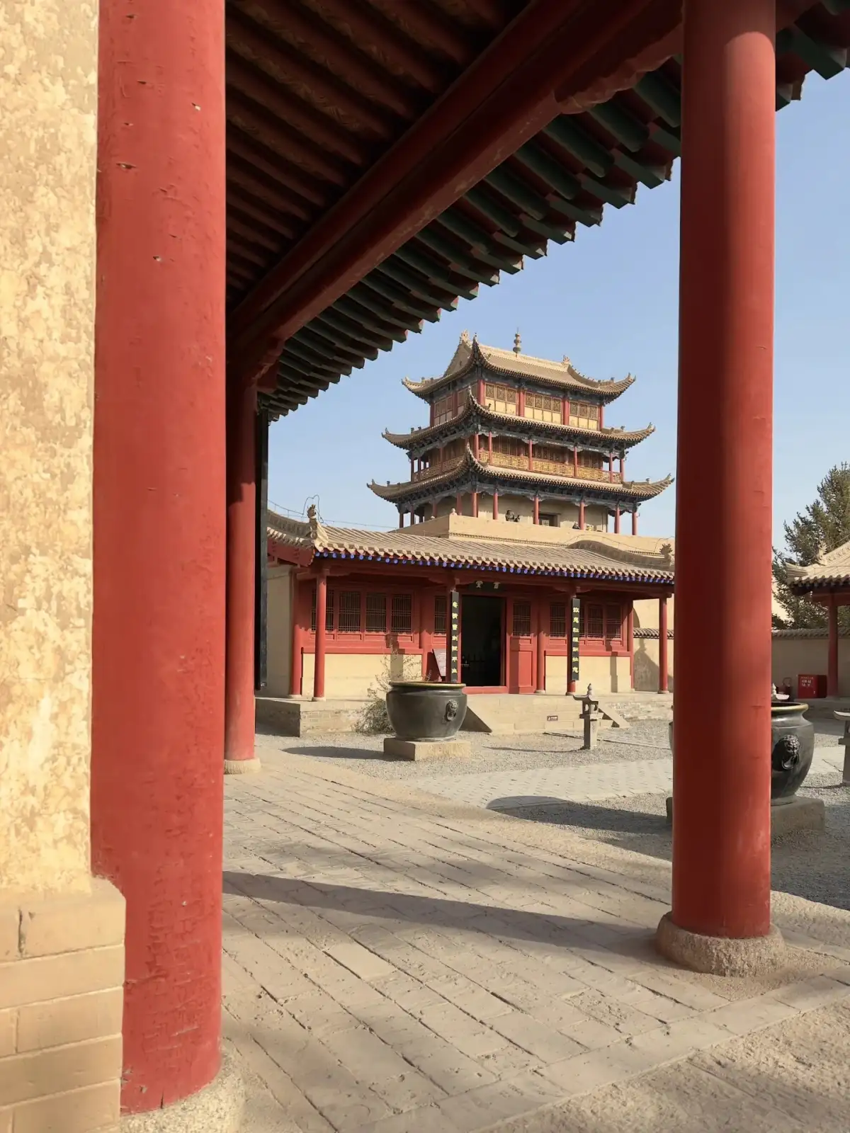 嘉峪关关城的城门建筑框景