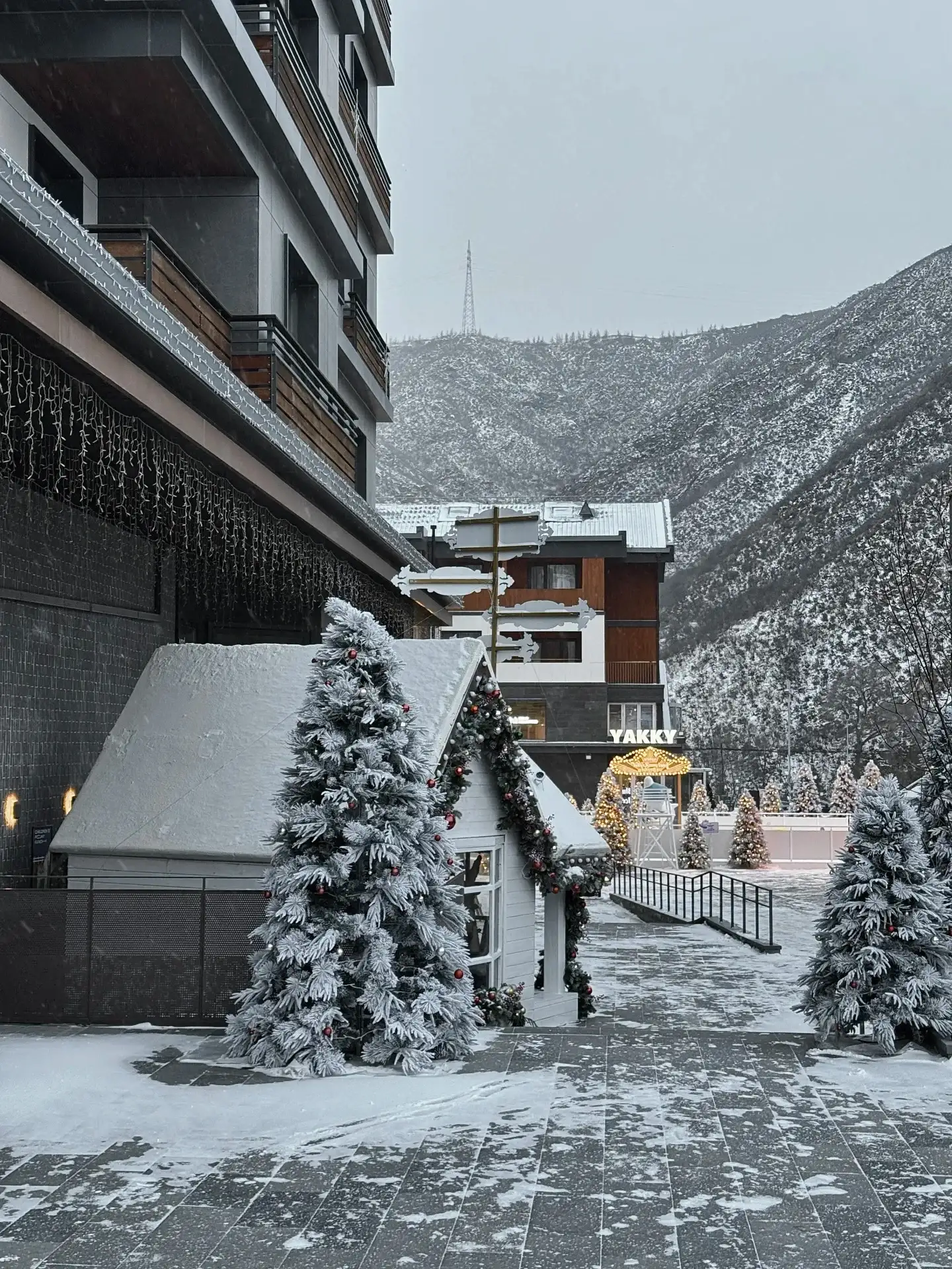 Snow scene at the Chongli Fulong Resort, photographed during winter as shown in the original post