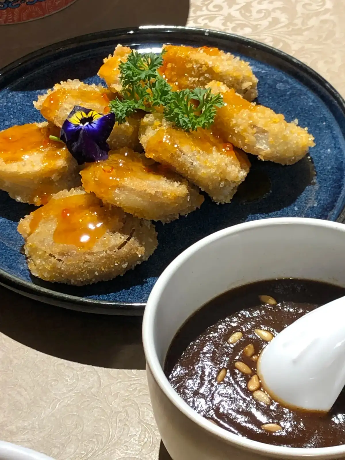 Light-colored dishes and dark-colored soup bowls