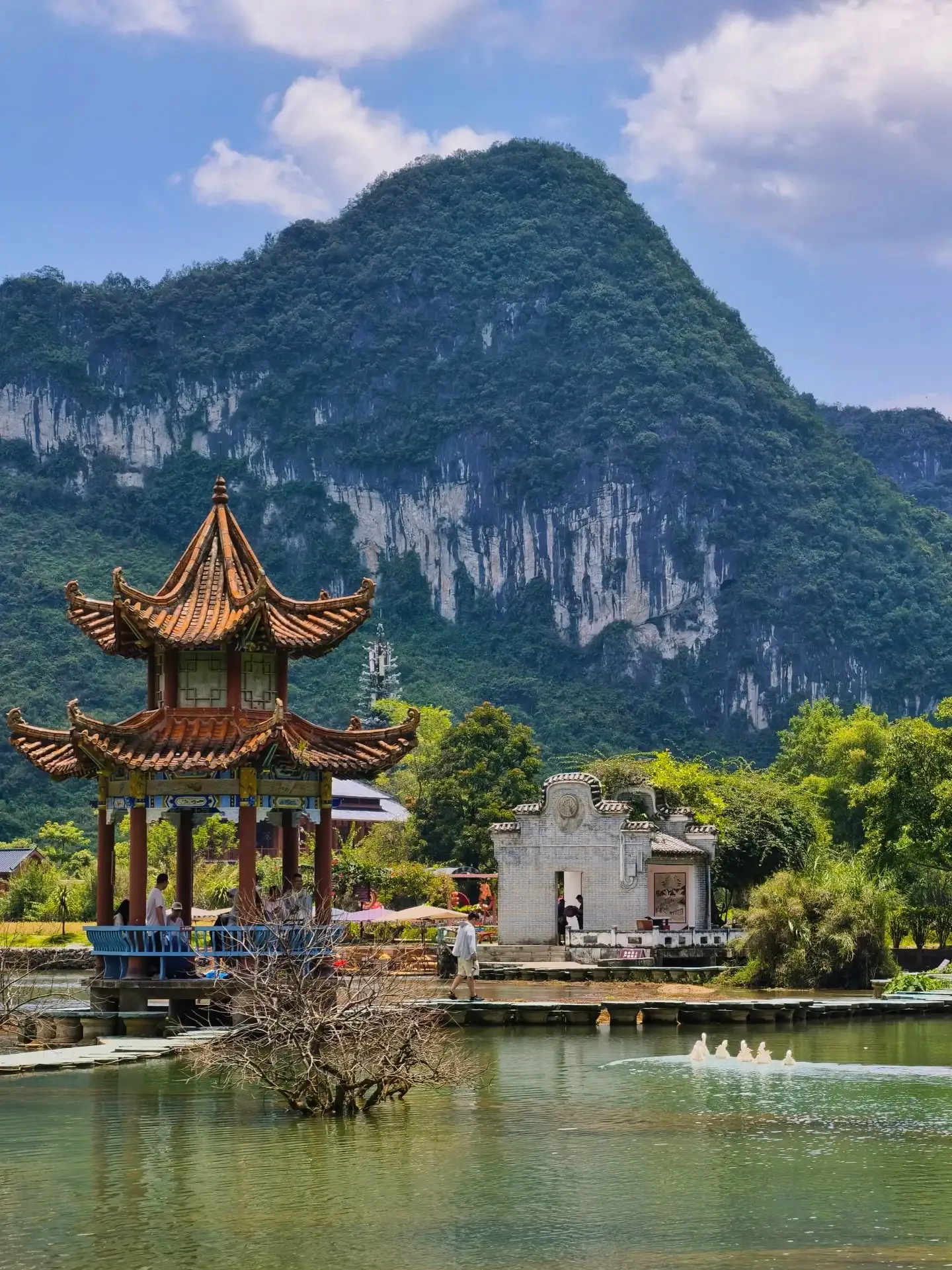 The pavilions along the banks of Equan Spring, their reflections, and the mountains in the background
