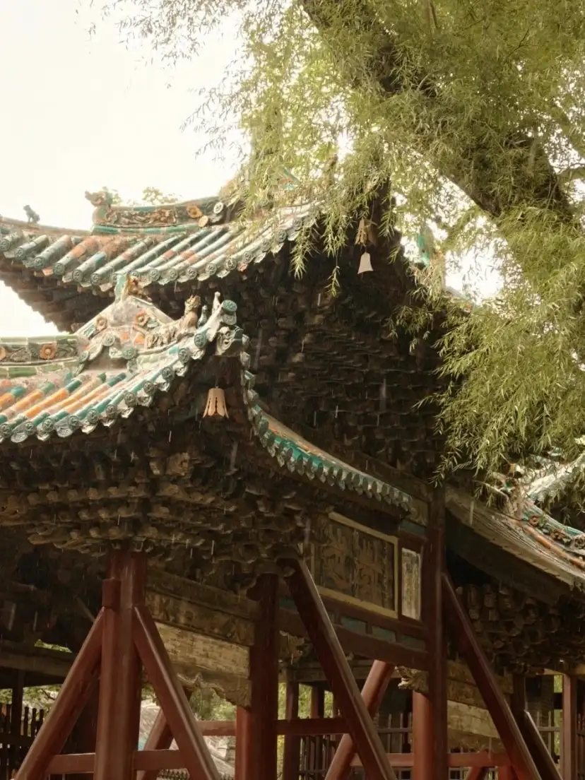 The Eaves and Wooden Supports of the Jin Temple