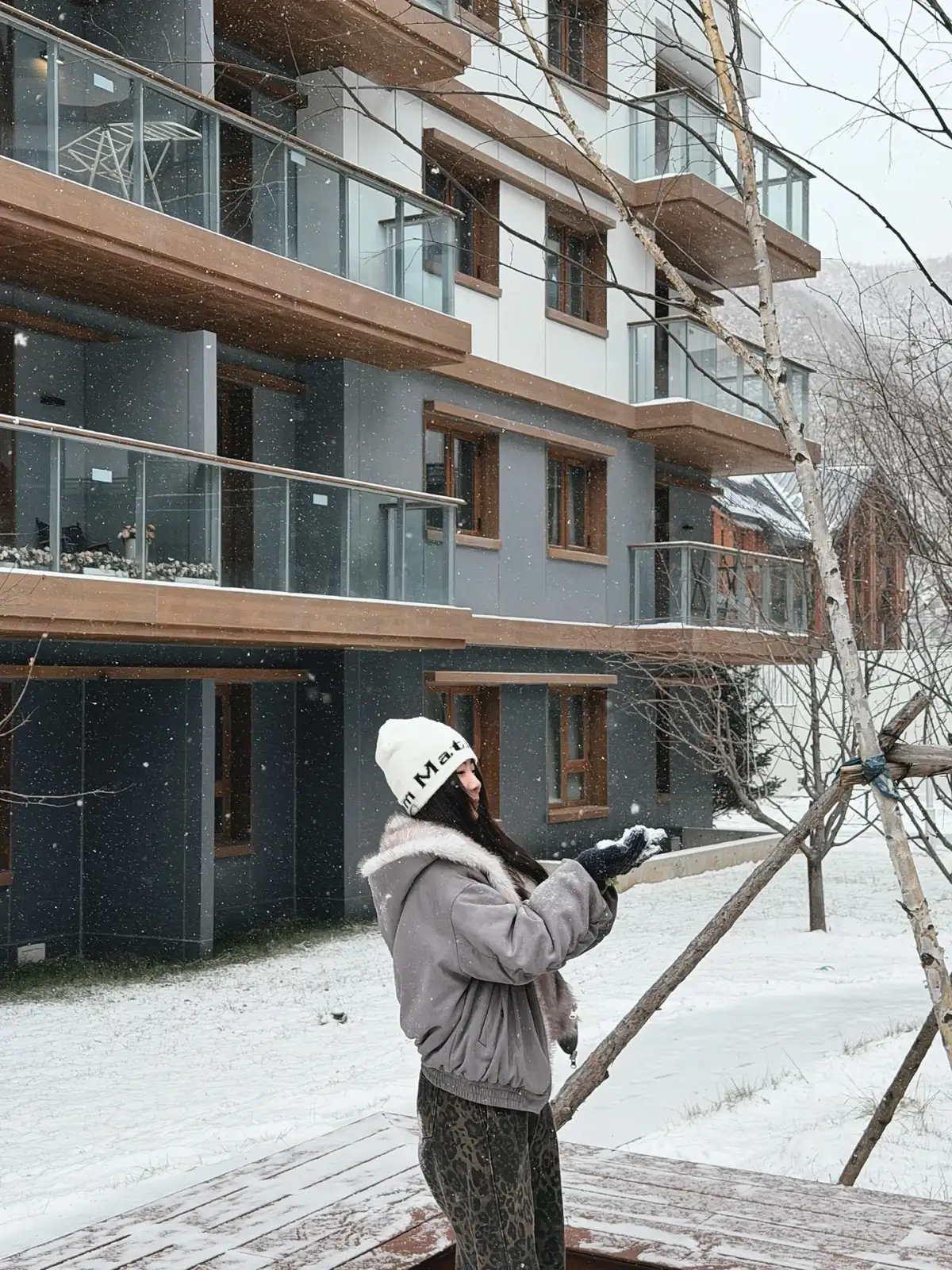The backs of visitors on the slopes of the Chongli Resort