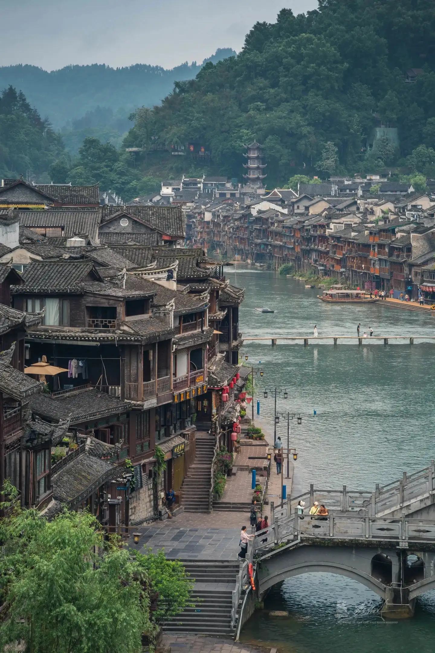 Buildings and stone bridges along the Tuo River in Phoenix Ancient City