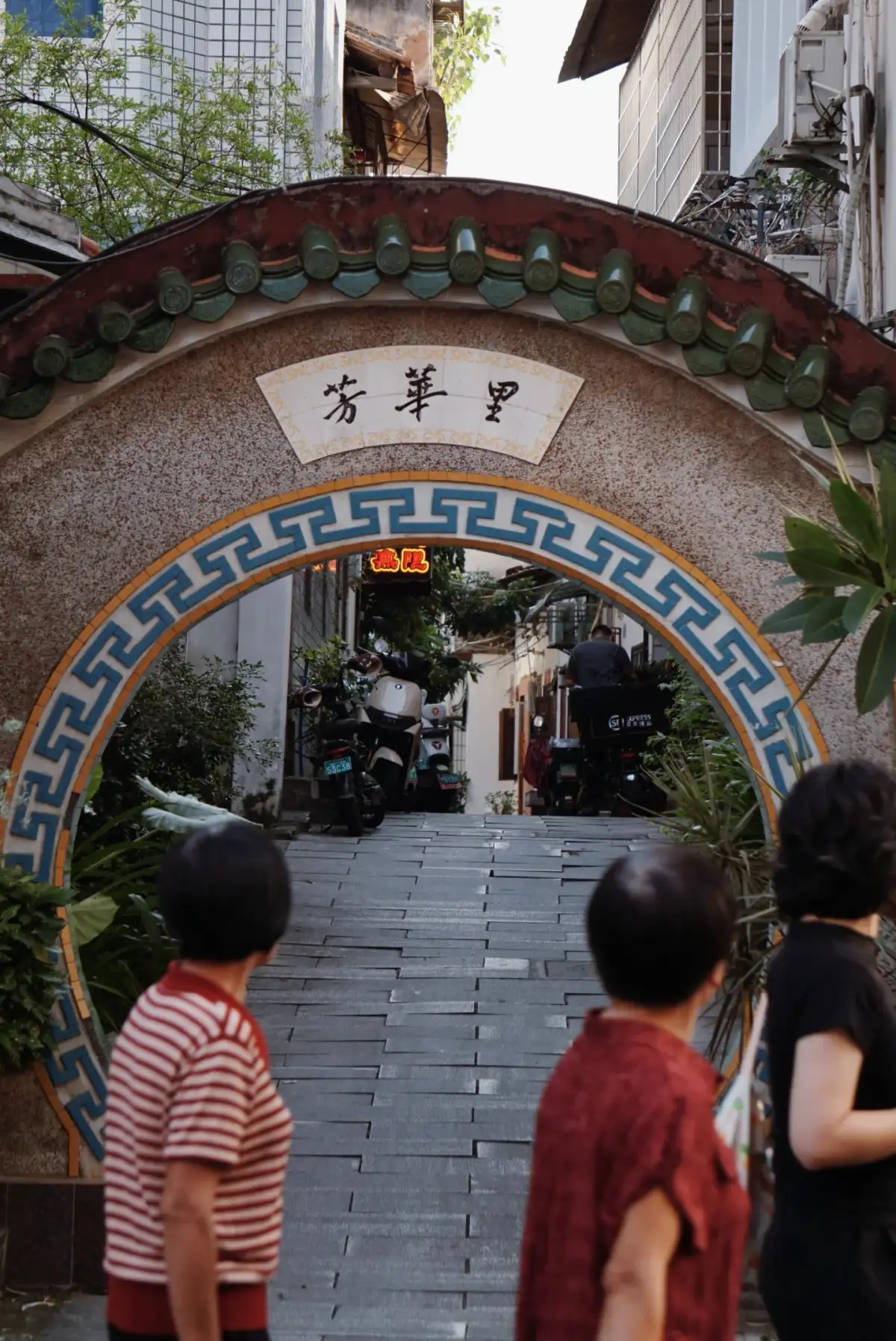 A tourist’s silhouette beneath the archway in Zhangzhou’s Old Town